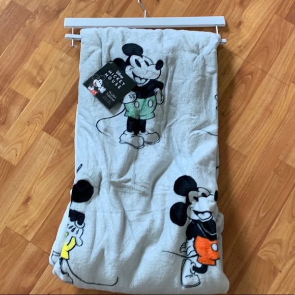 Disney Mickey Mouse Plush Throw - Picture 1 of 1